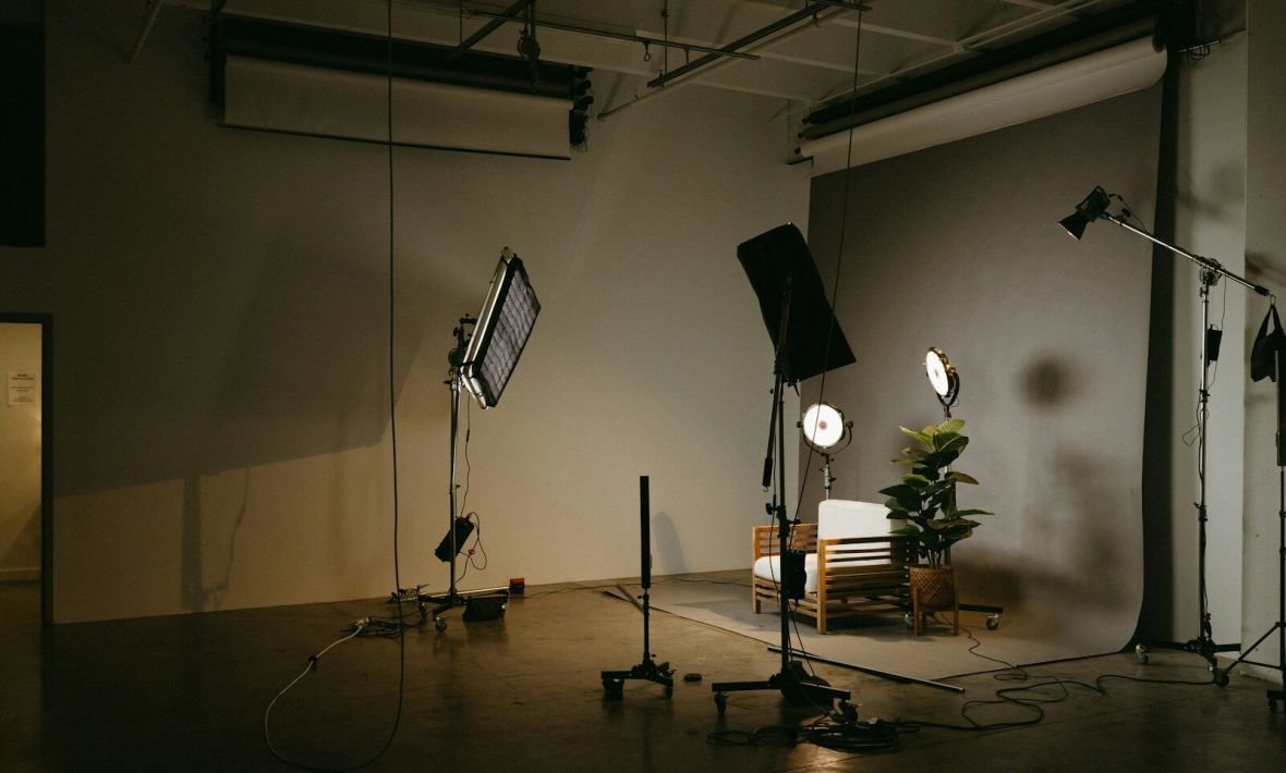 a room with a table and chairs